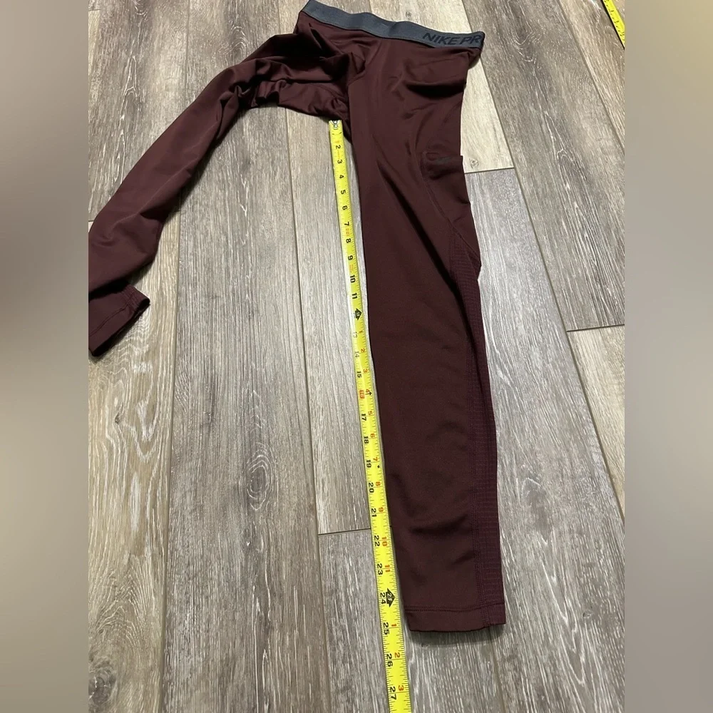 🛍️ NIKE Pro Dri - Fit maroon color with black logo new condition.